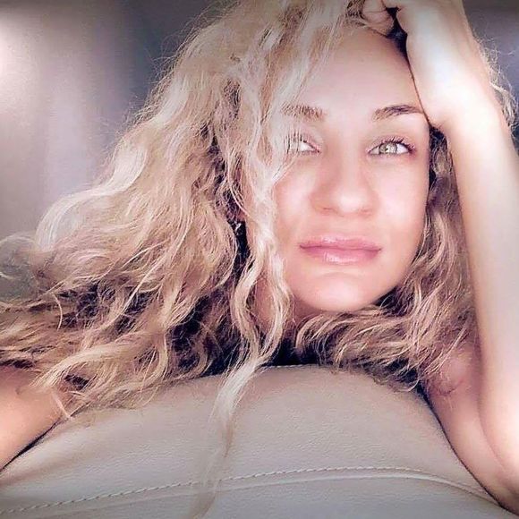 Meet your Posher, Andreea - Picture 1 of 1